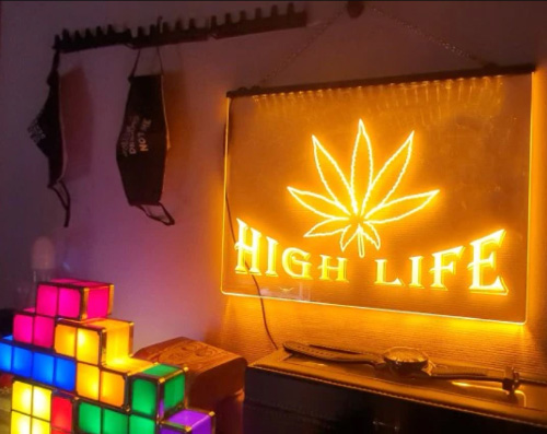 weed-light-sign
